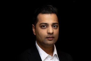 Employee of LASER COMPONENTS Detector Group