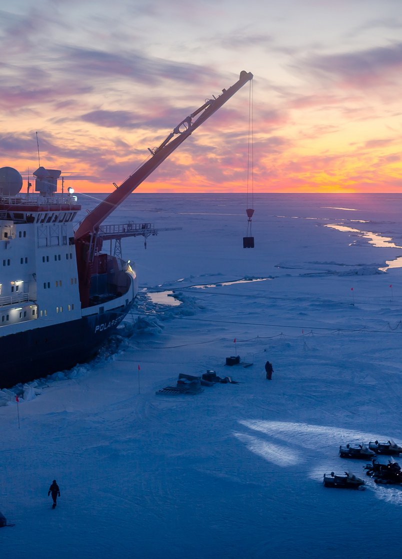 MOSAiC - Crack in front of Polarstern at the ice camp. 11 October 2019, Stefan Hendricks